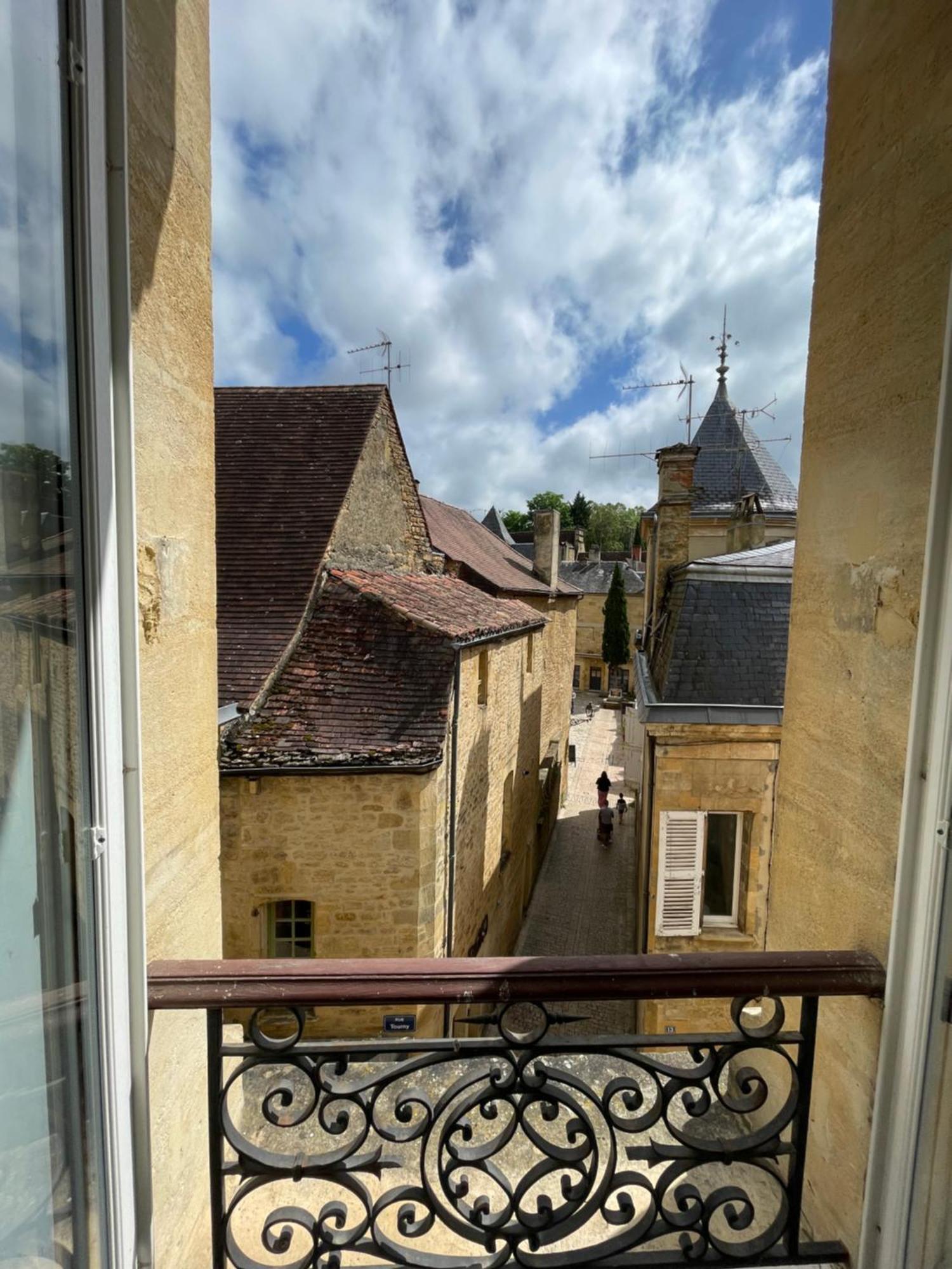 Au Coeur Du Centre Historique De Sarlat Apartment Exterior foto